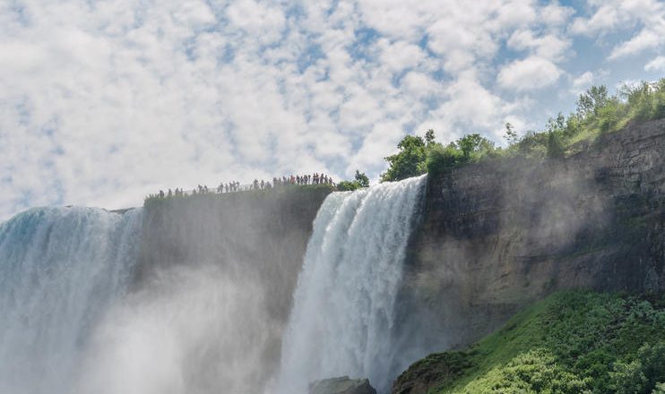 Discovering Niagara Falls With The Best Car