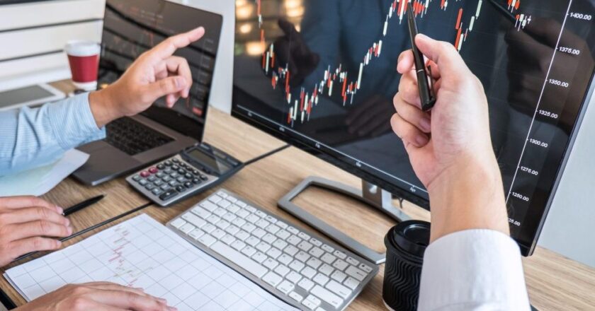 Top Indicators to Analyze Before Investing in Mid Cap Stocks